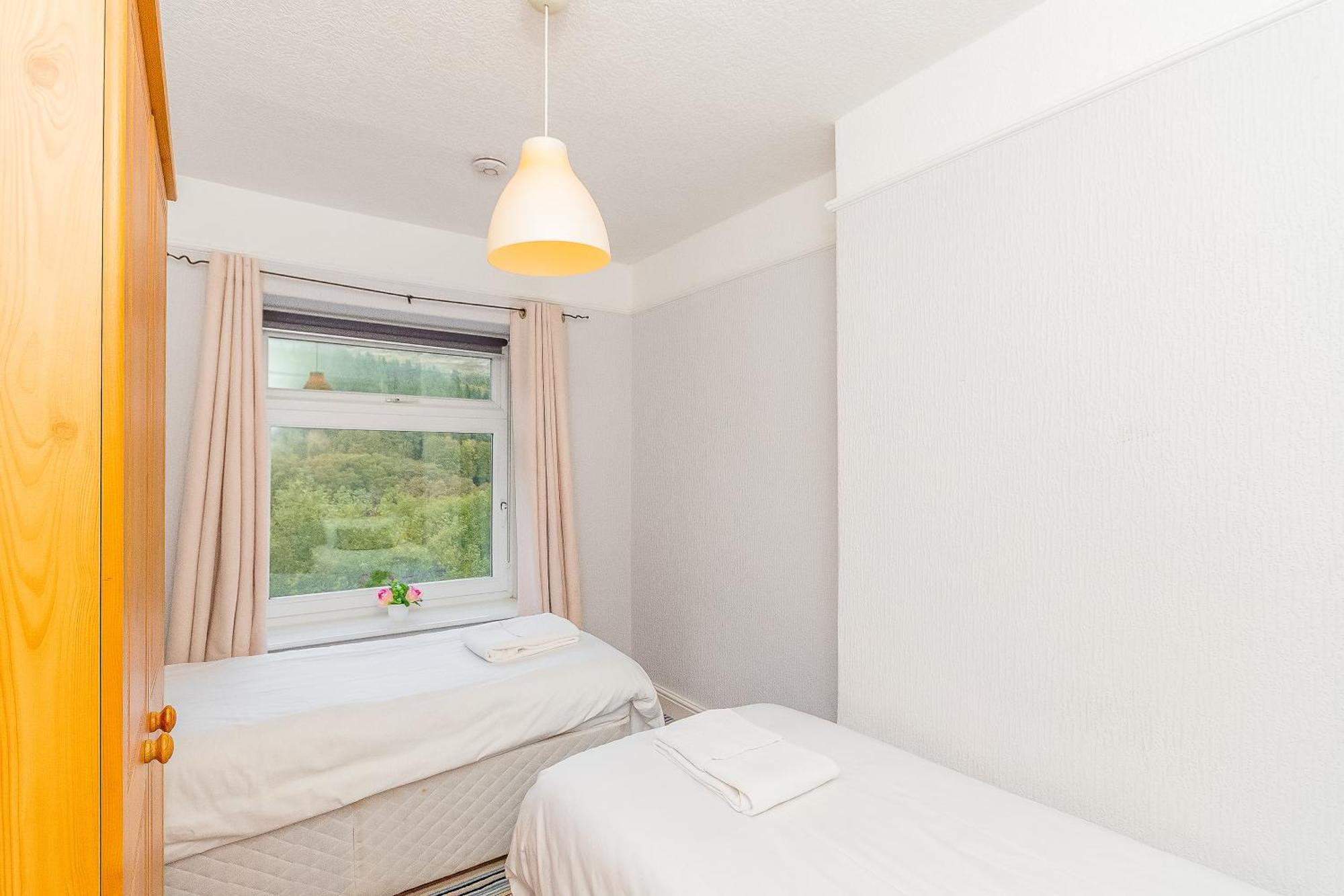 The View Spacious Apartment In Afan Forest Bike Park By Staystaycations Port Talbot Exteriör bild