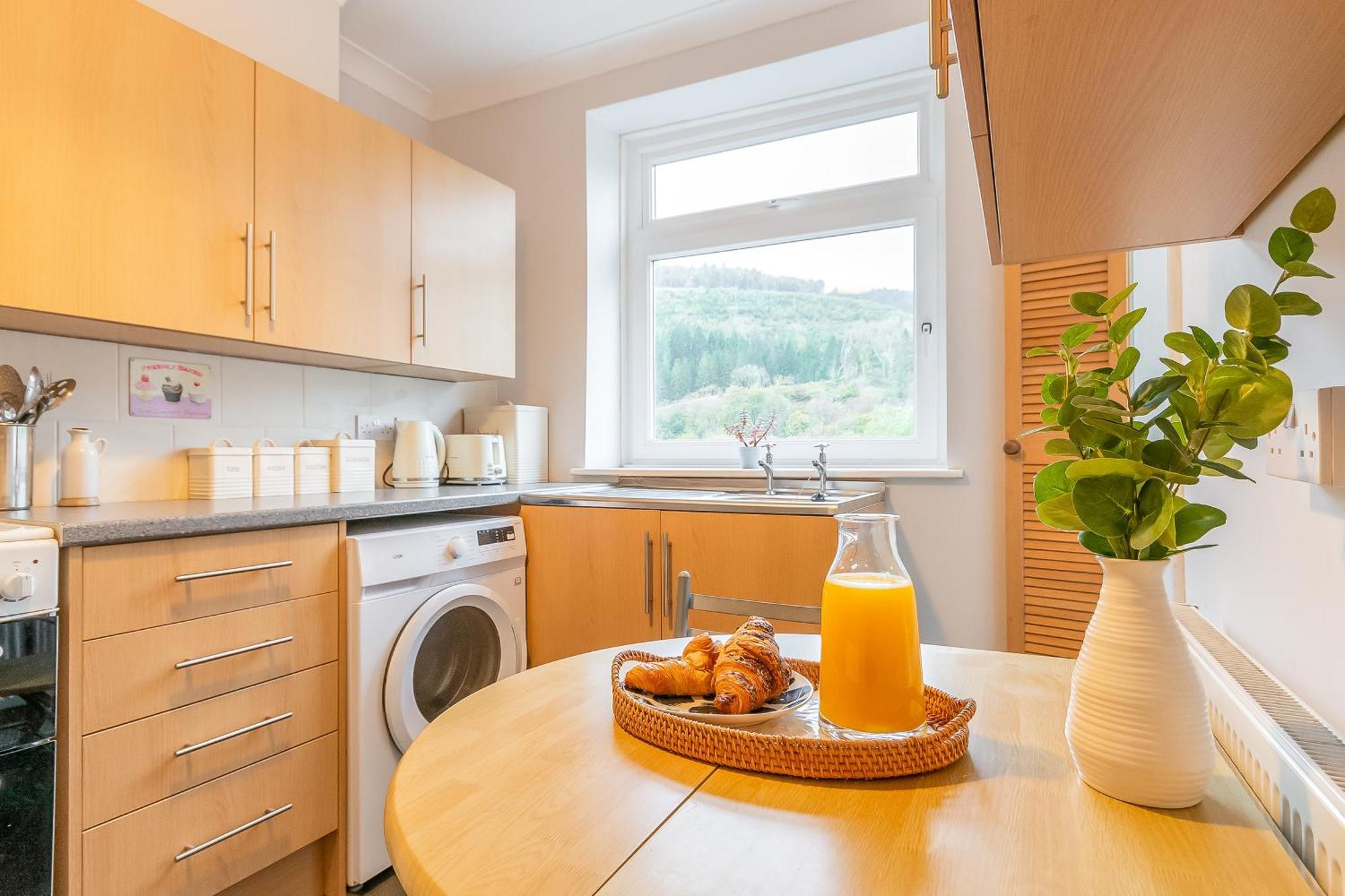 The View Spacious Apartment In Afan Forest Bike Park By Staystaycations Port Talbot Exteriör bild
